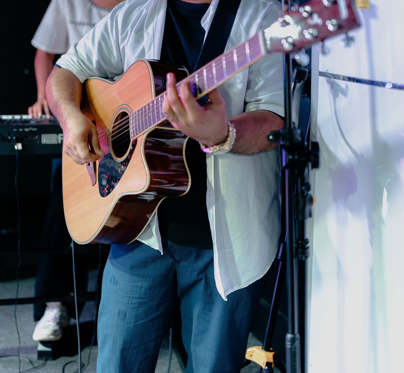 Strum Patterns for Worship Guitar: What We Use on Sunday